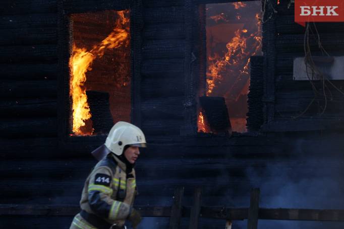 На пожаре в усинской деревне погиб 58-летний мужчина