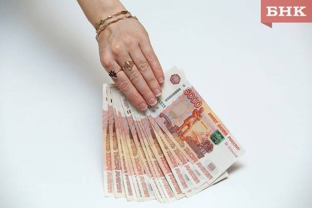 Сыктывкарка вложила два миллиона рублей в «торговлю» нефтью и золотом