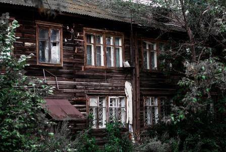 Прокуратура Сосногорска выявила факты нарушения прав граждан на переселение из аварийного дома