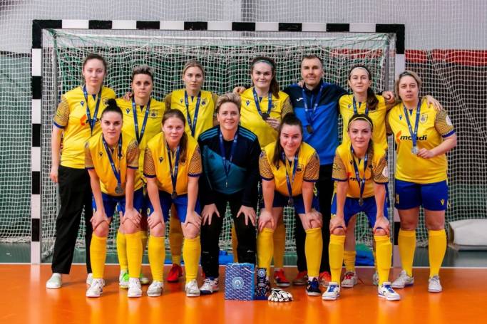 Девушки из «Новой Генерации» взяли серебро чемпионата СЗФО по мини-футболу
