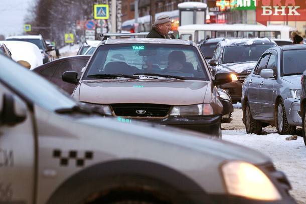 Таксисты Сыктывкара из-за пробок просят изменить схему движения на Октябрьском проспекте