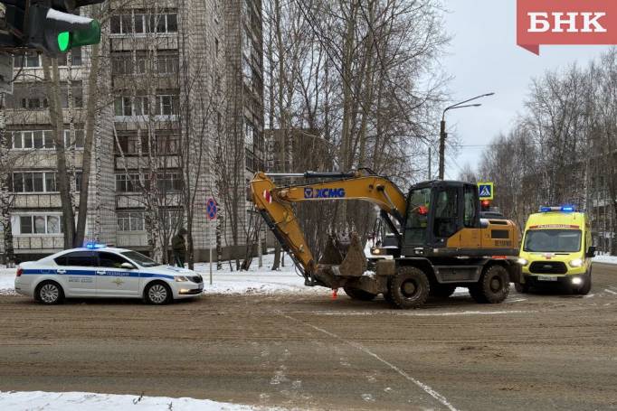 В Сыктывкаре мужчина попал под экскаватор