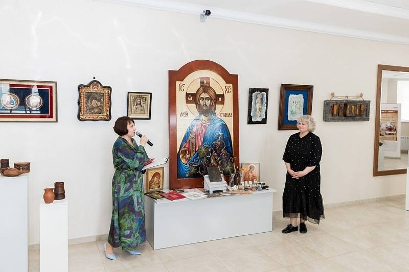 «Творчество как молитва»: в офисе ООО «Газпром трансгаз Ухта» открылась новая выставка