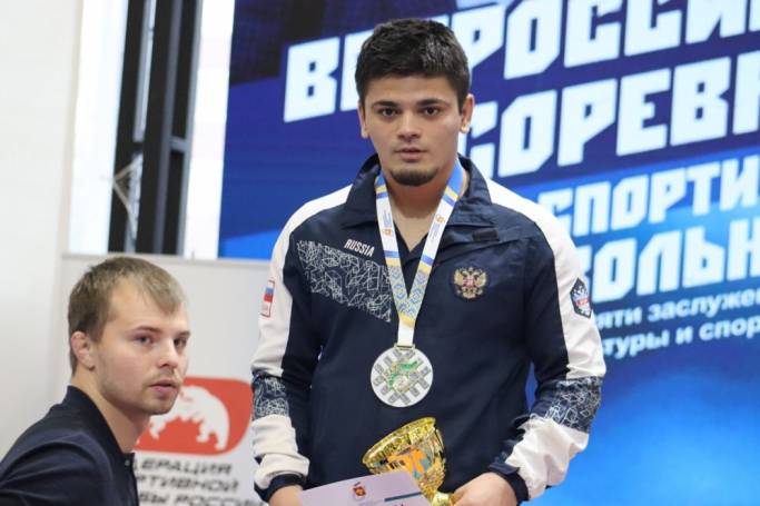 Восемь медалей завоевала команда Коми на Всероссийских соревнованиях по вольной борьбе