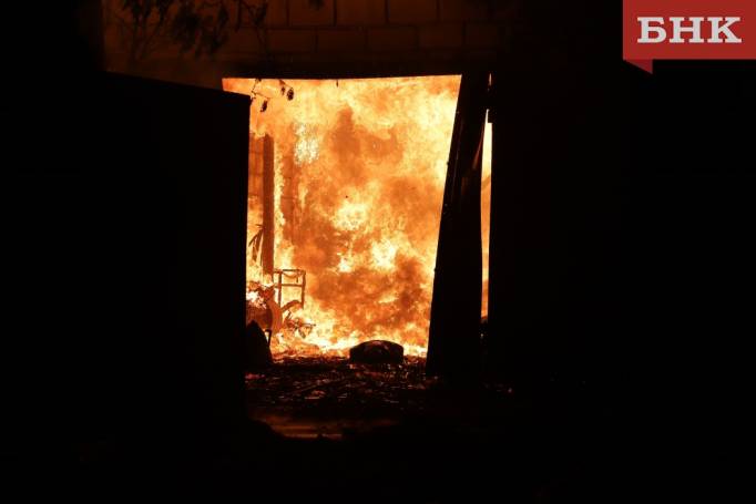 В Усть-Вымском районе осудили ревнивца за поджог двери в доме возлюбленной