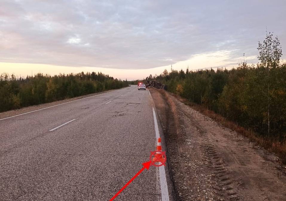 В Сосногорске грузовик угодил в кювет