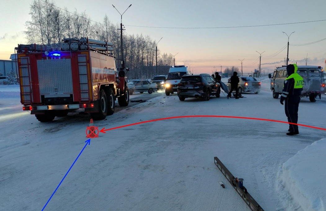 Машина МЧС попала в аварию в Усинске