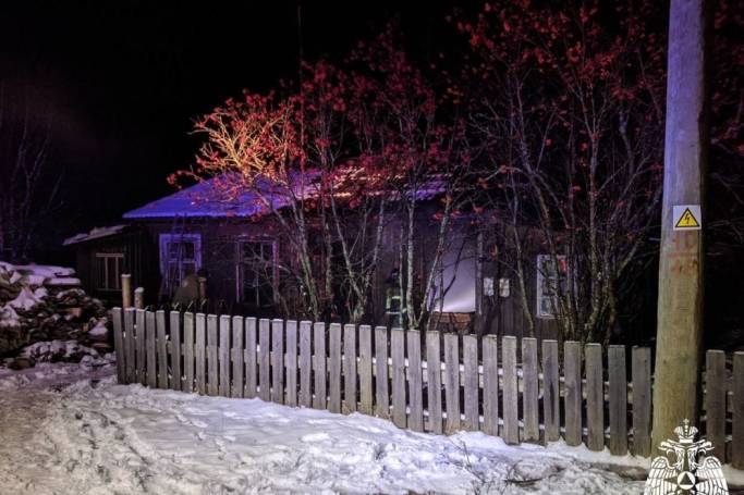 В Озъяге нашли тело мужчины при тушении дома