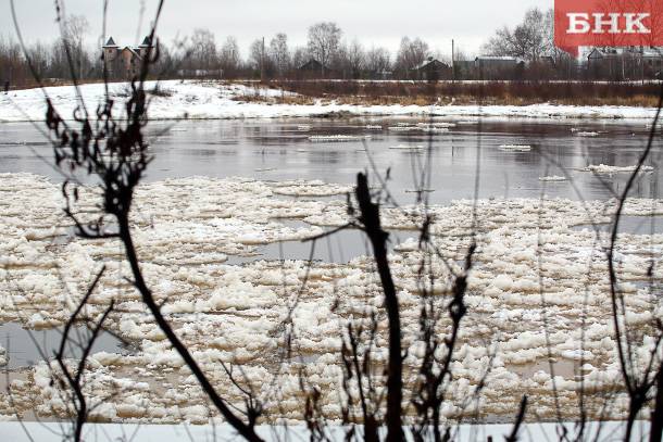 В заречные поселки Сыктывкара запретили отправлять теплоход и паром