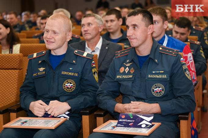 В Сыктывкаре чествовали лучших пожарных в России и мире