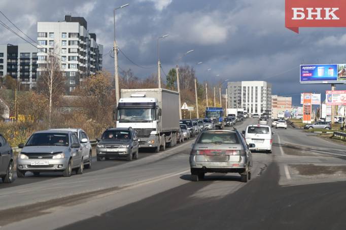 На въезде в Выльгорт обустроили дополнительную полосу