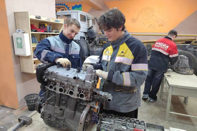 «Кластеры трудоустройства»: в усинском политехе готовят новое поколение мастеров по ремонту автомобилей