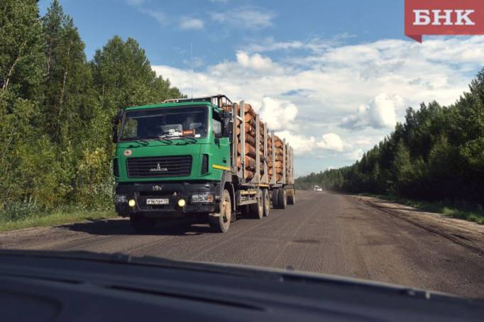 Плохая погода и массовый вывоз леса привели к разрушению участка дороги Сыктывкар — Кудымкар