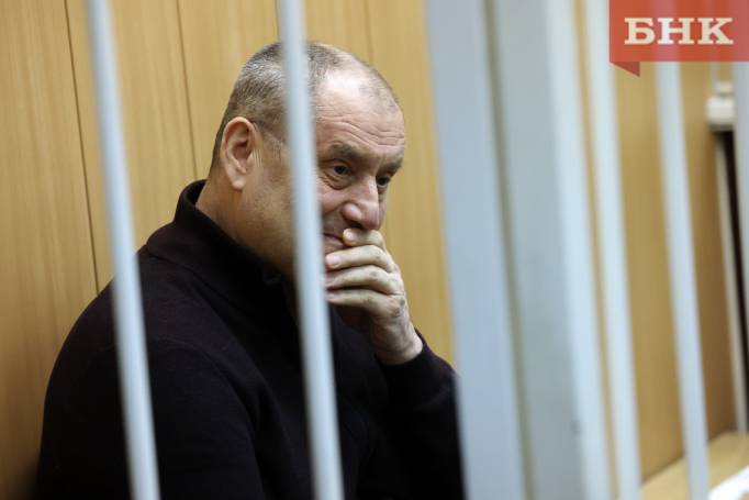 Экс-министру внутренних дел по Коми Виктору Половникову сократили срок принудительных работ