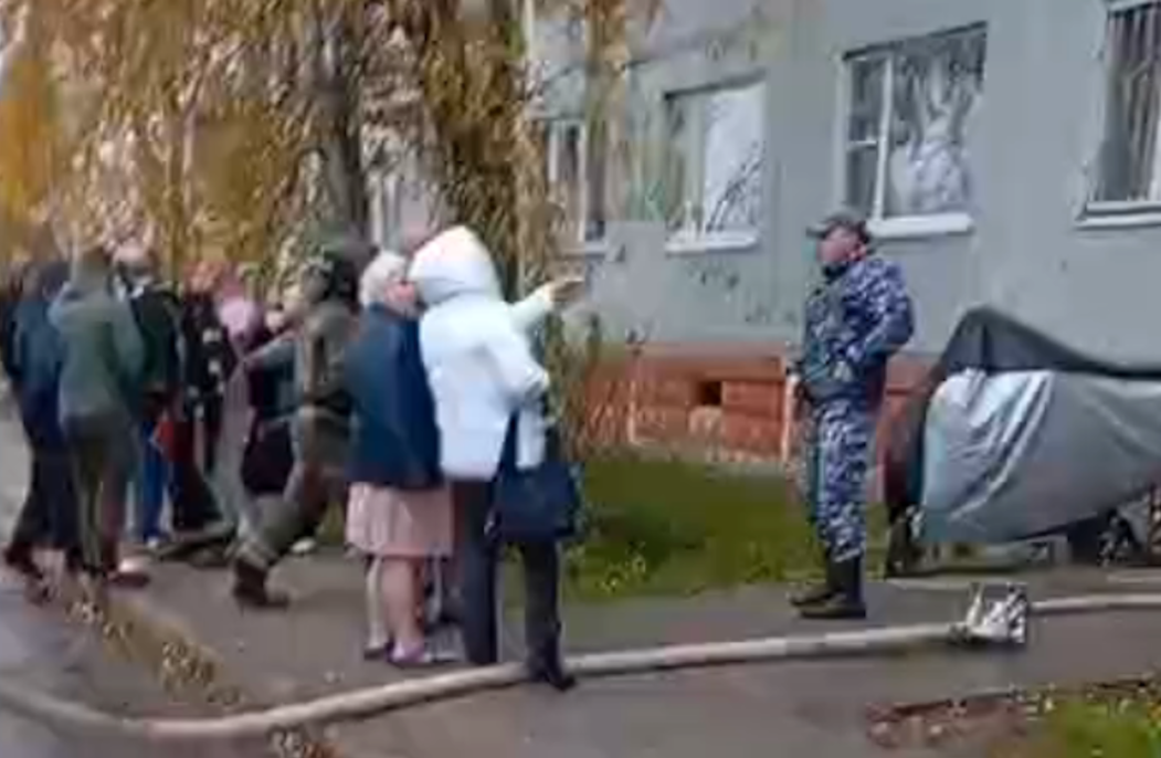 Росгвардейцы задержали подозреваемого в поджоге жилого дома в Эжве