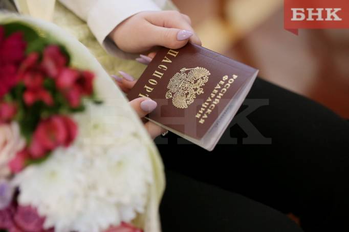 Детям до 14 лет оформлять билеты за рубеж будут только по загранпаспорту