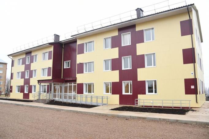 В Усть-Куломе переселенцы получили ключи от квартир в доме, который строили почти три года