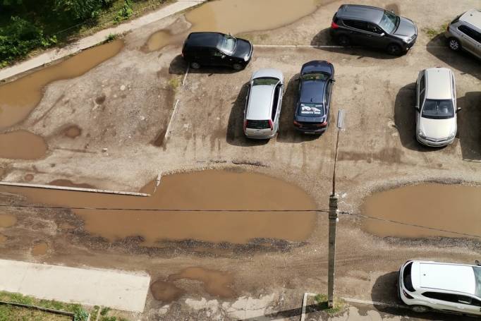 Народный корреспондент: «В Эжве после дождей появились кратеры»