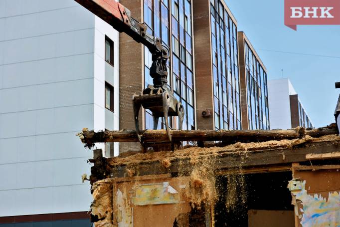 В Коми приняли новую пятилетнюю программу переселения людей из аварийных домов