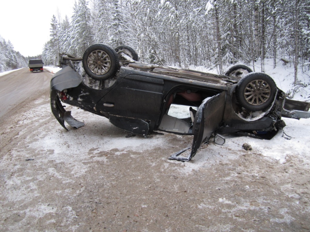 Под Ухтой Chevrolet перевернулся на крышу