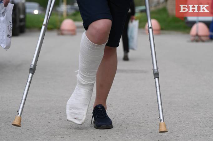 В Сыктывкаре грабитель на костылях похитил у инвалида пенсию