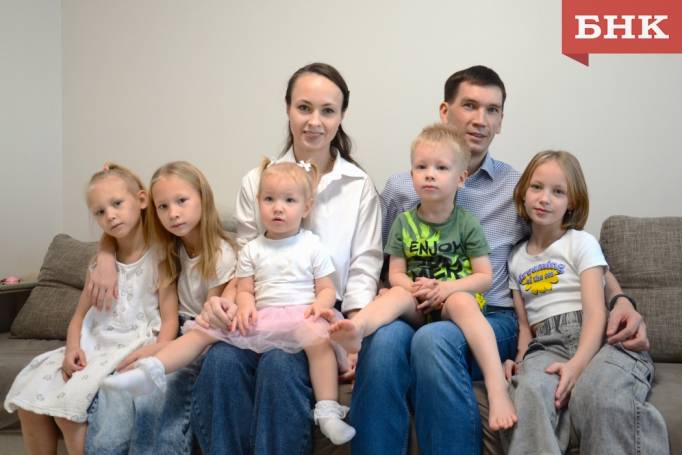 «Формула семейного счастья»: молодые супруги Лаврентьевы из Сыктывкара воспитывают пятерых детей