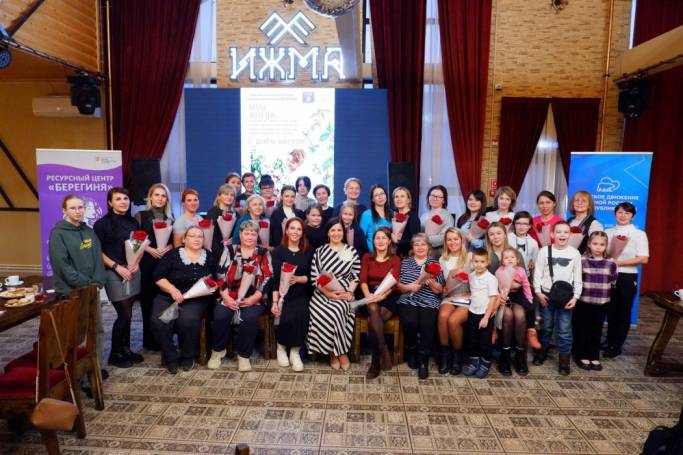 В День матери для семей участников СВО «Единая Россия» организовала мастер-класс в ресторане