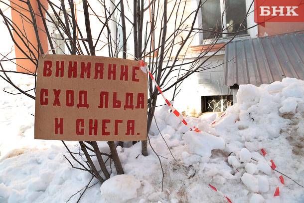 Директора интинской УК ждет суд за падение снега на девочку